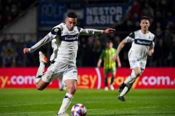 Manuel Insuarralde en Gimnasia ante Aldosivi por la Liga Profesional