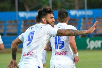 El ex delantero de Estudiantes vuelve a gritar sus goles en Paraguay.