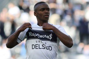 Gimnasia comenzó a negociar la compra de Carbonero.