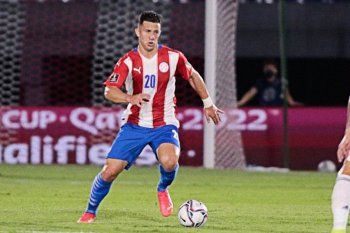 Jorge Morel con la camiseta de la Selección de Paraguay.