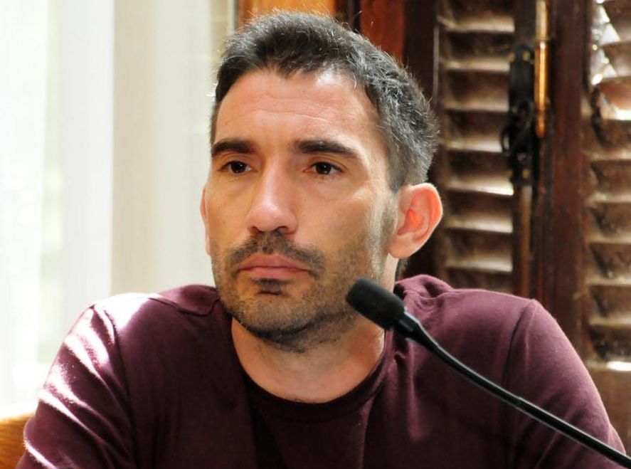 Juan Arrizabalaga, uno de los voceros del cacerolazo de inquilinos y concejal del Frente de Todos de Tandil.  