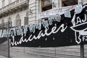 Los judiciales aceptaron el 54% de aumento