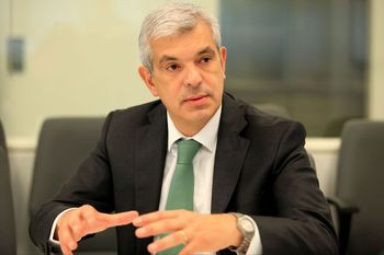 Julián Domínguez entregó un documento que confirmó la prosecución de las restricciones a las exportaciones de carne vacuna