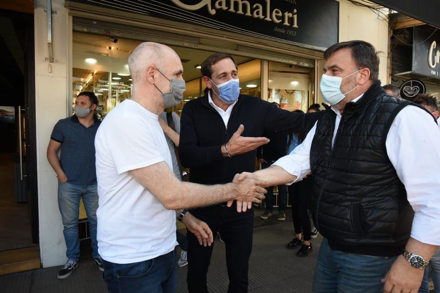 Junto al intendente Julio Garro, Horacio Rodríguez Larreta y Diego Santilli hicieron una recorrida de campaña por la ciudad de las diagonales. 