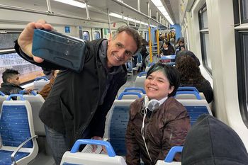 El ministro Gabriel Katopodis continúa con su búsqueda de votos en el tren para Sergio Massa.