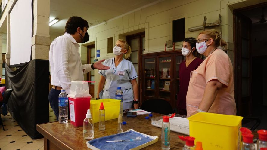 El ministro Nicolás Kreplak agradeció el trabajo del personal de salud de la provincia de Buenos Aires en los testeos y aplicación de vacunas.