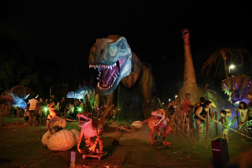 "Caminando entre dinosaurios" fue el ganador de la última edición de la quema de muñecos en La Plata