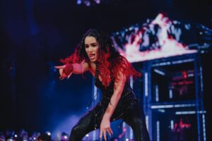 Una amenaza de bomba demoró el show de Lali, pero no logró apagar su mensaje contra el odio