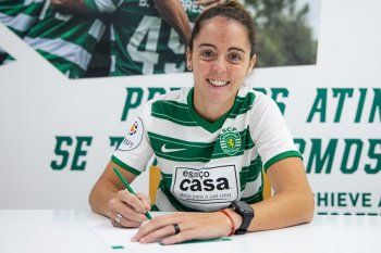 Larroquette puso la firma en su contrato con el Sporting de Lisboa.