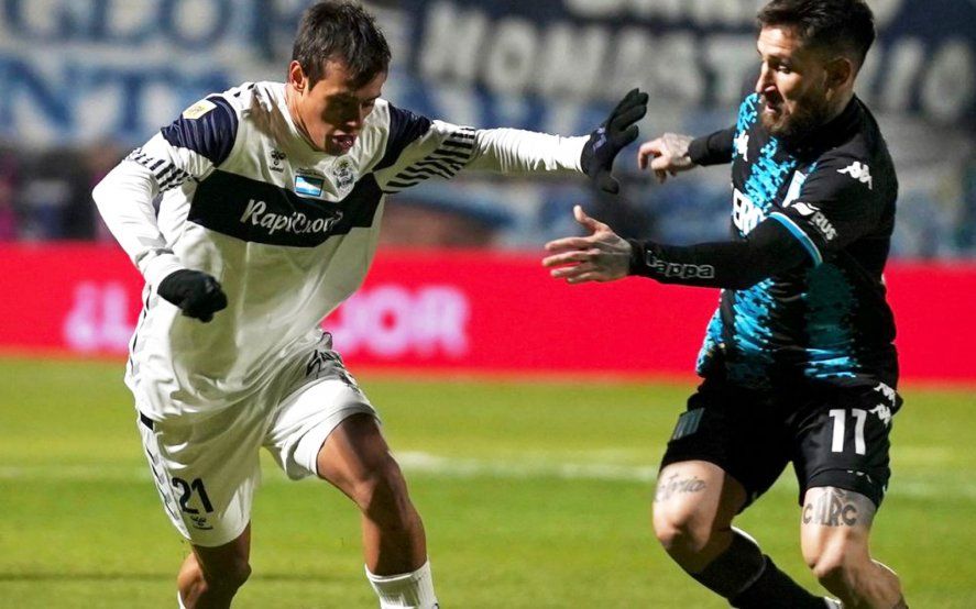 Lautaro Chávez en acción en Gimnasia. Lleva casi ocho meses sin jugar. (Foto: Prensa GELP).