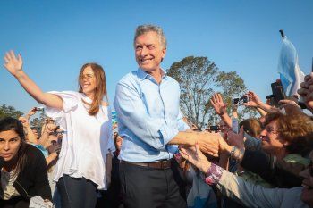 Mauricio Macri y María Eugenia Vidal inaugurando un tramo de la Ruta 7 (Foto de archivo)