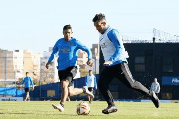 Eros Mancuso en Boca, marcando a Carlos Tévez