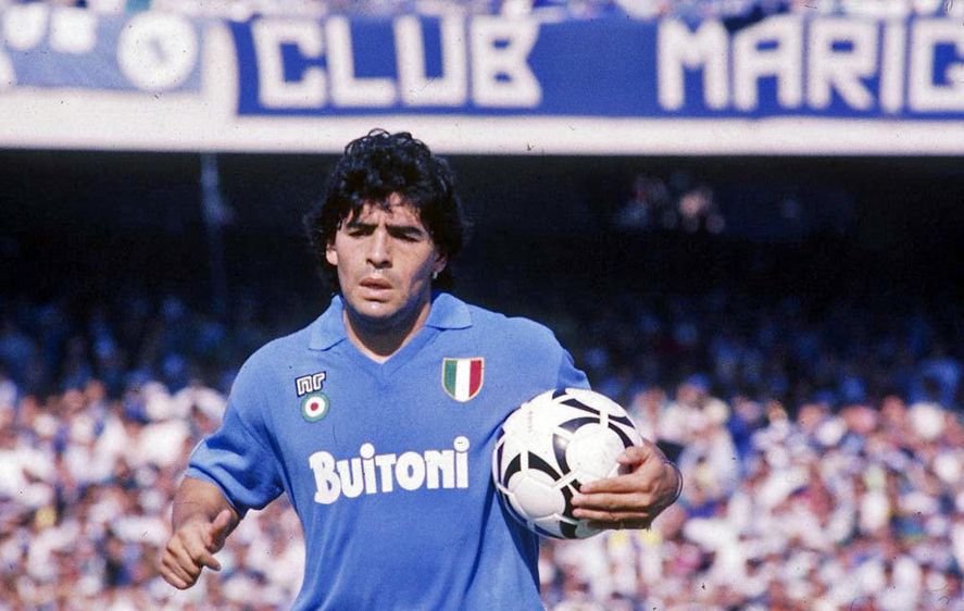 Maradona se quedaría en Nápoli dos años más, y conquistaría otros dos títulos.