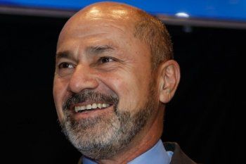 El intendente de Ensenada, Mario Secco, mostró junto a Axel Kicillof los avances del mercado de precios municipal.