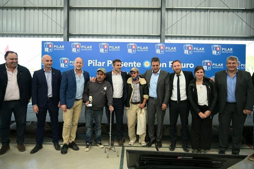Sergio Massa, Martín Insaurralde y dirigentes del FDT en Pilar