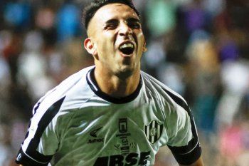 Matías Godoy grita el gol que le dio el título a Central Córdoba. Debe volver a Estudiantes.
