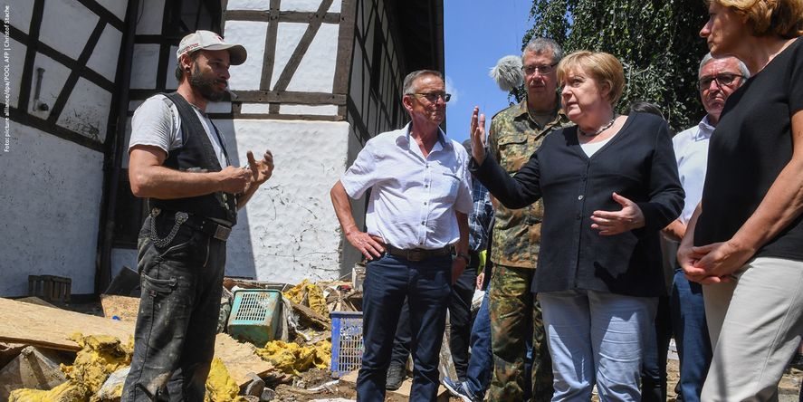 La canciller de Alemania, Angela Merkel, en las zonas inundadas