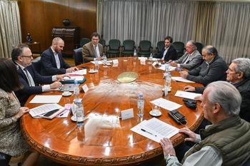 Representantes del Gobierno, trabajadores y la industria vuelven a concertar
