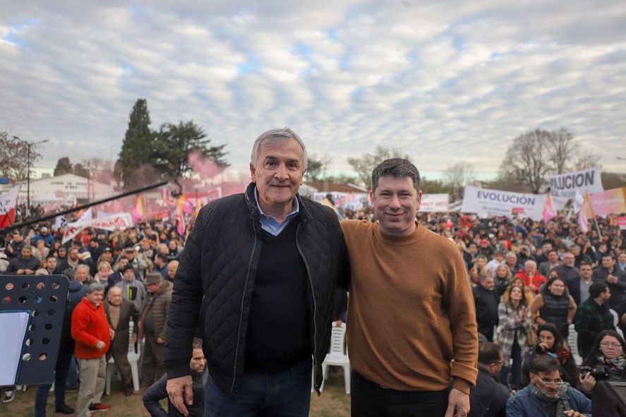El titular de la UCR, Gerardo Morales, con ell precandidato a intendente de Esteban Echeverría, Pablo Domenichini