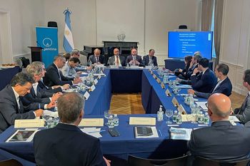 Juan Manzur y Martín Guzmán buscan inversiones en Estados Unidos