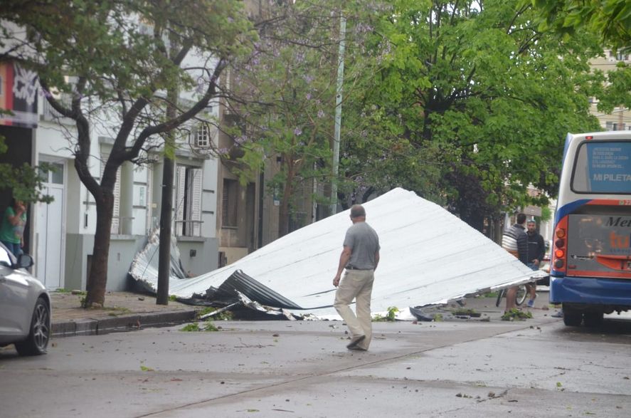 Continúa el estado de emergencia en Olavarría tras el fuerte temporal de este martes. 