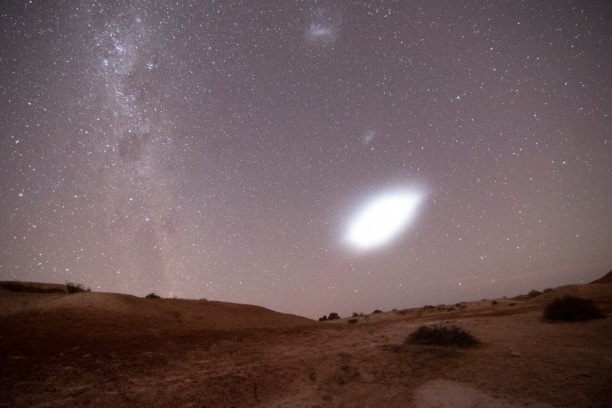 Las imágenes del ovni en el cielo fueron captadas la madrugada del martes (Foto: Gastón Marquez)