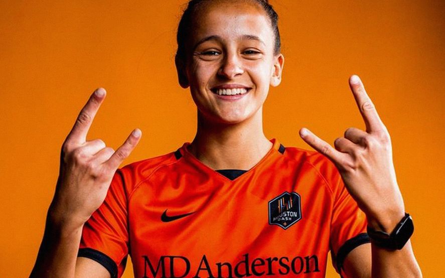 El pase de la delantera cordobesa pertenece al Houston Dash de Estados Unidos.