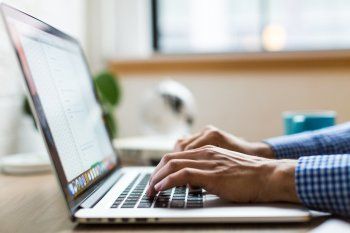 Los planes de PBU (Prestación Básica Universal y Obligatoria) garantizarán el acceso a internet, telefonía fija y celular, y TV. 