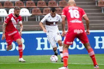 Platense se quedó sin DT y busca recuperarse ante Estudiantes.