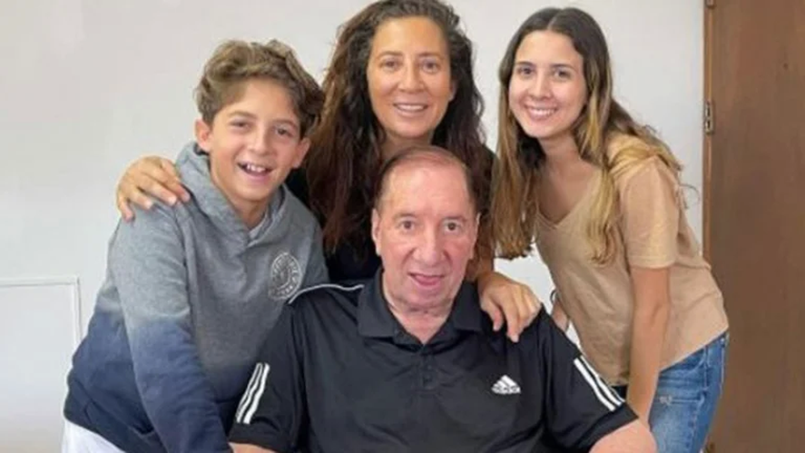Bilardo, su hijas Daniela y su familia: el posteo emocionó al mundo del fútbol.