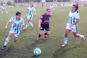 villa san carlos dio pelea pero cayo en su visita a racing