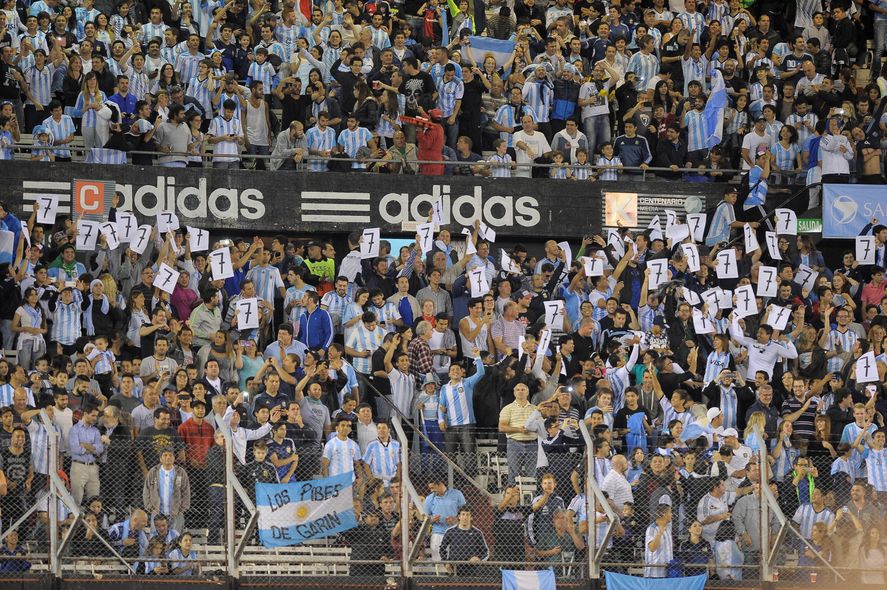 La cancha de River ya recibió a los hinchas de la Selección: el protocolo funcionó de forma inmejorable.