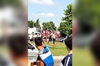 Hinchas de Gimnasia le robaron la camiseta a hincha de Estudiantes y lo golpearon