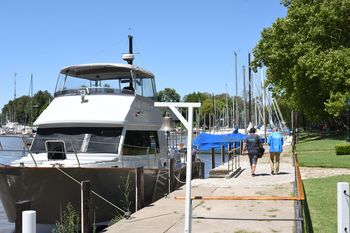 arba lleva a juicio a duenos de barcos de lujo con deudas millonarias