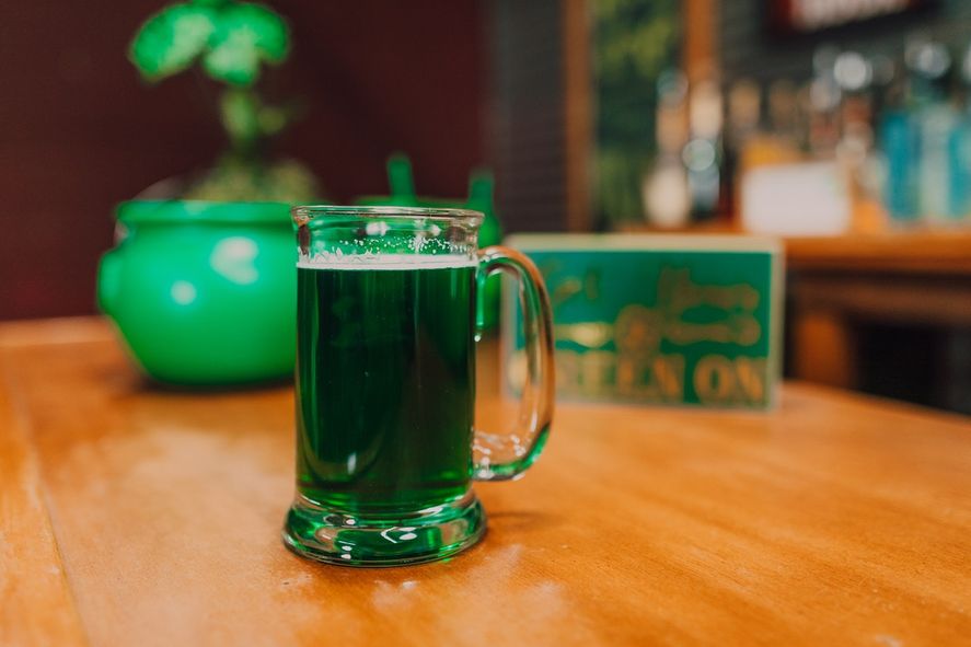 La costumbre de tomar cerveza para San Patricio tiene que ver con la larga tradición irlandesa en la fabricación de esa bebida