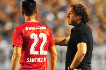 Milito dirigió a Sánchez Miño en Estudiantes y en Independiente, lo buscó en el últlimo mercado y ahora lo sigue de nuevo.