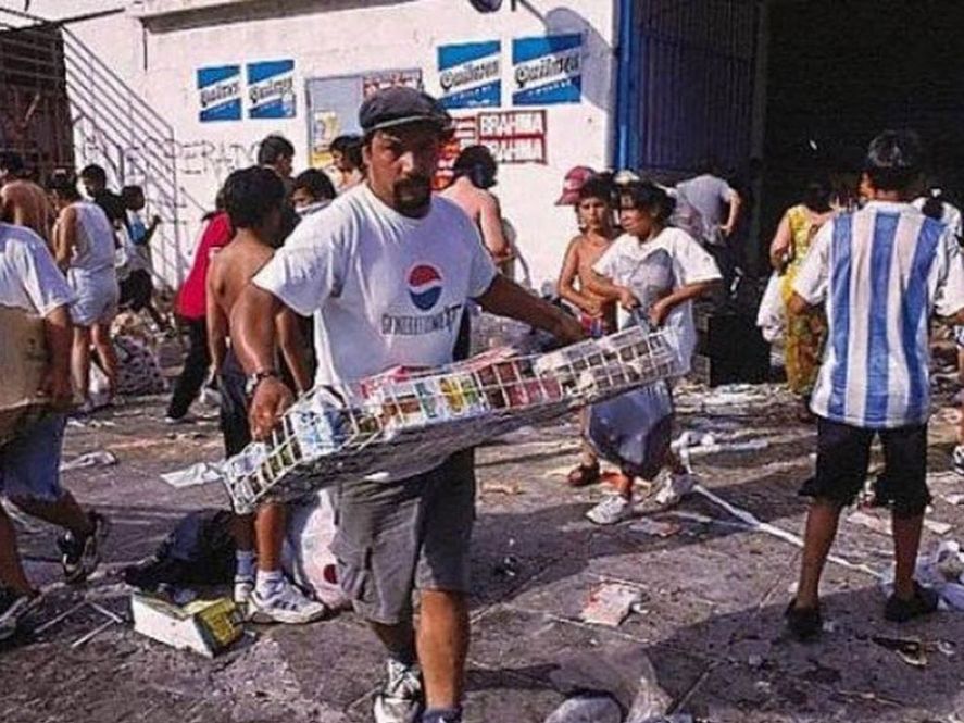 Los saqueos a los supermercados, una de las consecuencias de la crisis del 2001