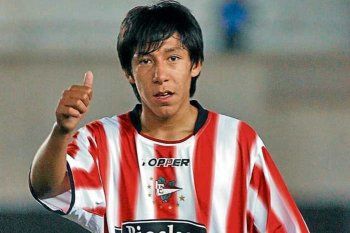 Brain Sarmiento con la camiseta de Estudiantes