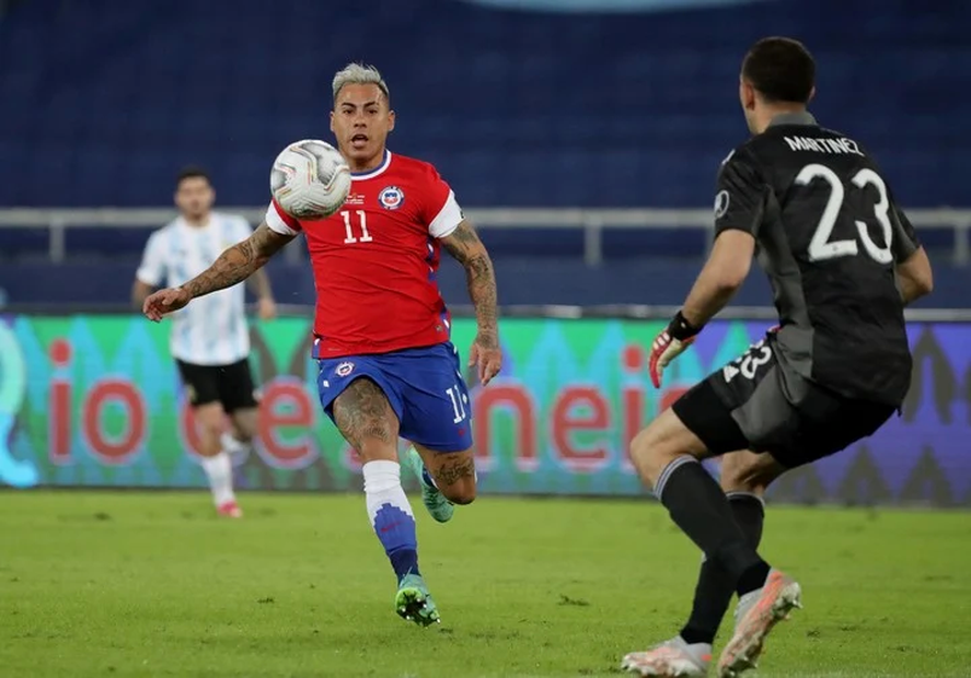 El día del debut ante Chile, el 6 se cumple un año de Dibu en el arco.