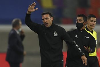 Scaloni no ocultó su malestar con FIFA por las sanciones y las decisiones tomadas para con el partido con Brasil.