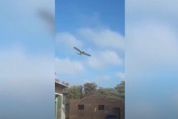 Detuvieron al piloto que fumigó a metros de una escuela rural en Pergamino