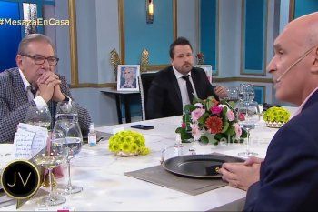 El Gobernador Axel Kicillof denunció un operativo organizado por Mauricio Macri para golpear su imagen, a cargo de periodistas de alta exposición. En la mesa de Juana Viale, el periodista Gabriel Lecinas lo llamó pelotudo ante las risas de sus comensales y la conductora 