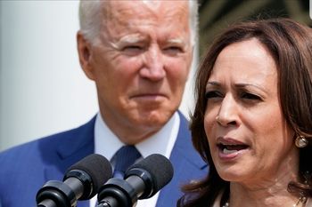 la vicepresidenta de estados unidos kamala harris acusada de maltrato