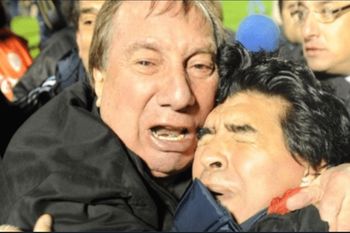carlos bilardo ya sabe que murio maradona por ver su propia docuserie