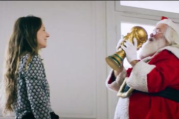 papa noel en terapia: el original video de la afa a dos anos del mundial qatar 2022