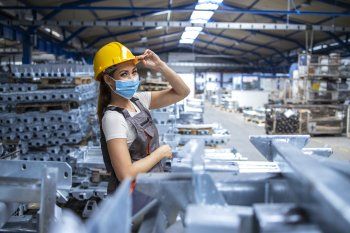 La industria creció 15,8% y la construcción un 30,8% en 2021