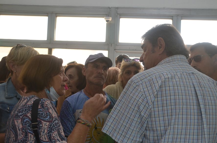 “Si ellos no tienen la capacidad de arreglar esto, que renuncien” exigieron usuarios de los servicios de luz y agua en Olavarría 