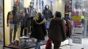 Ni el aguinaldo salvó a las ventas minoristas: en julio siguió la caída y crece el pesimismo en el sector