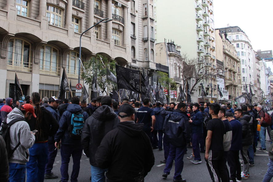 El ministerio de Trabajo denunció penalmente al titular del sindicato de neumáticos