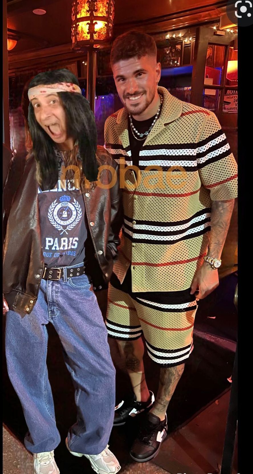 También hubo tiempo para modificar la fotografía y criticar la ropa estilo años ochenta de Tini Stoessel, con la imagen del recordado personaje "Paolo el rockero" 